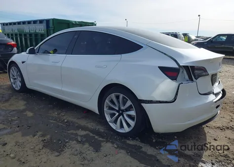 2020 Tesla Model 3 Long Range Dual Motor All-Wheel Drive z USA, uszkodzony, nr VIN 5YJ3E1EB2LF621003